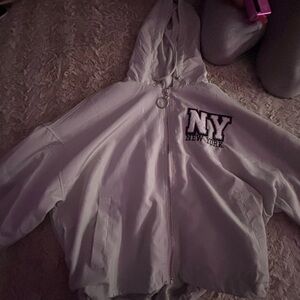 Windbreaker. Light Grey.